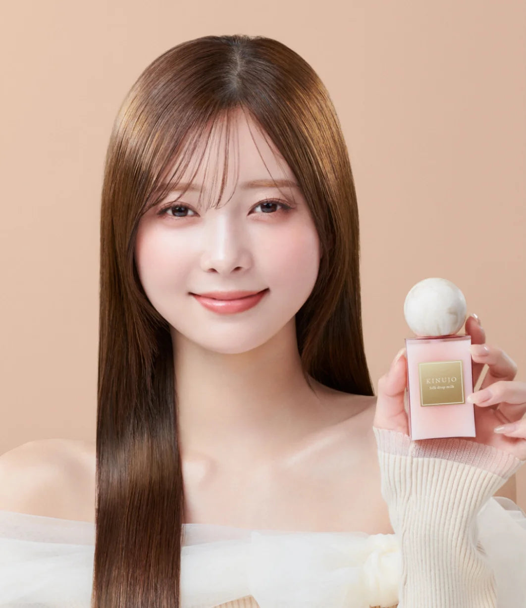 Silk drop milk を持つモデル
